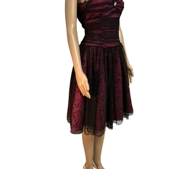 Elegant Black and Purple Women's Dress - Picture 2 of 6